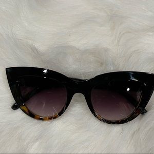 Brand new cat-eye shaped sunglasses